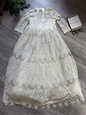 Trish Scully Child Bella Raffaella Lace Long Sleeve Dress in Ivory. Size 10
